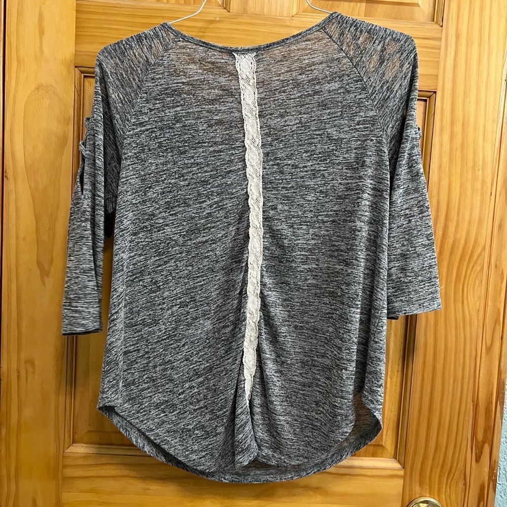 Umgee size small gray open weave sleeve top - Picture 4 of 4